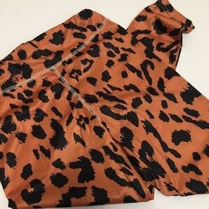 Animal Print Leggings size small NEW